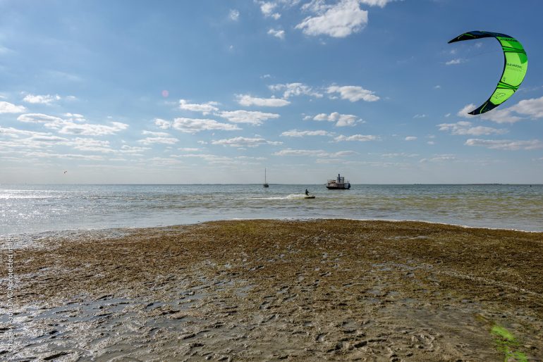 Виндсерфинг на лимане на косе
