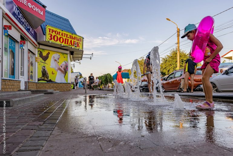 Фонтан в центре курорта