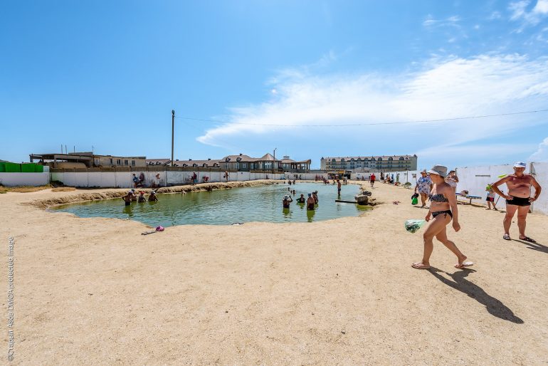 Стихийный источник в Счастливцево