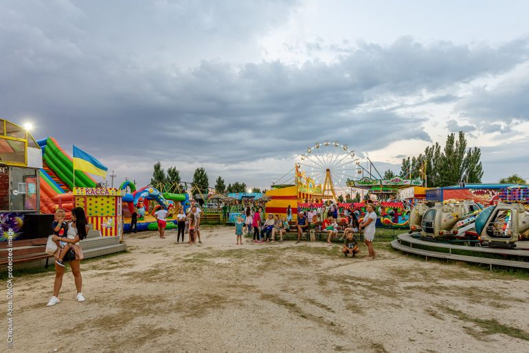 Луна-парк в соседней Генической Горке