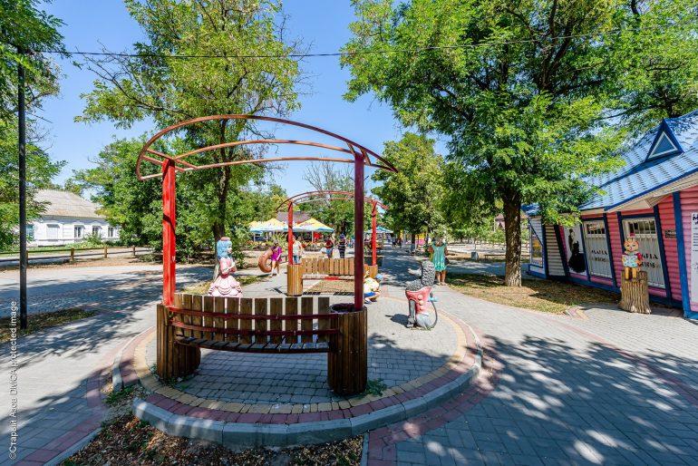 Аллея Сказок в Геническе