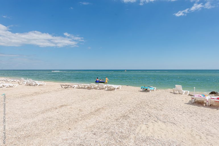 Пляж на косе Пересыпь