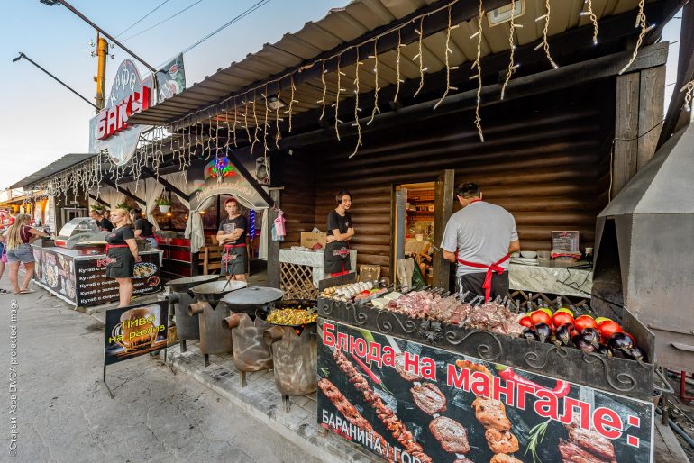 Кафе в центре курорта