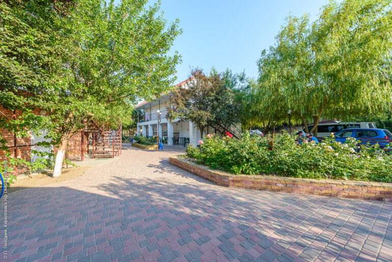 База отдыха «Армати» в Кирилловке на Федотовой косе