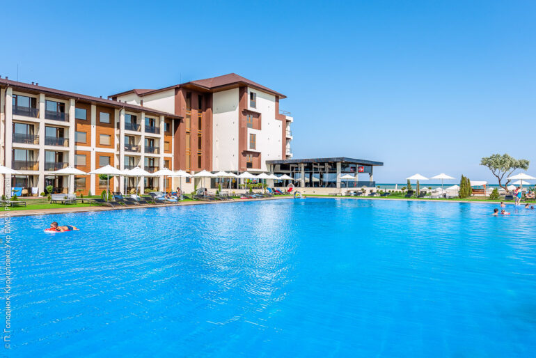 Отель «Beluga» в Кирилловке на косе Пересыпь