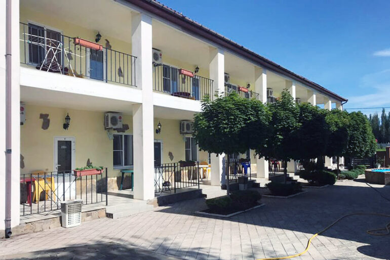 Частный пансионат «Майами» в Урзуфе