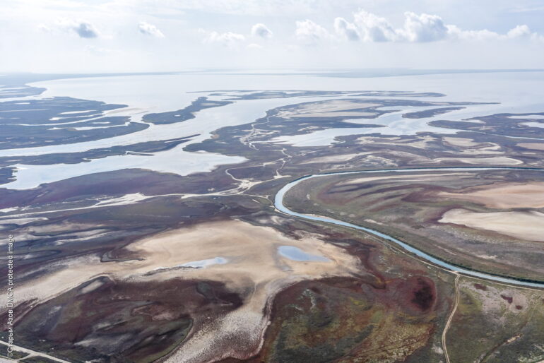 Цепь соленых озер в окрестностях Геническа