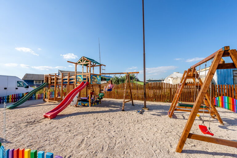 Детская площадка на базе отдыха — Федотова коса