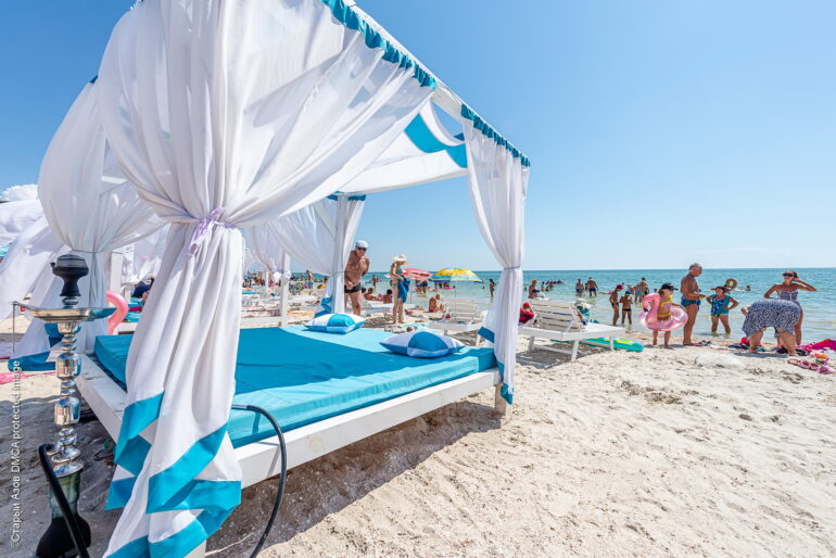 Туристы на Федотовой косе