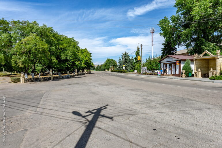 Автомобильная дорога в Урзуфе