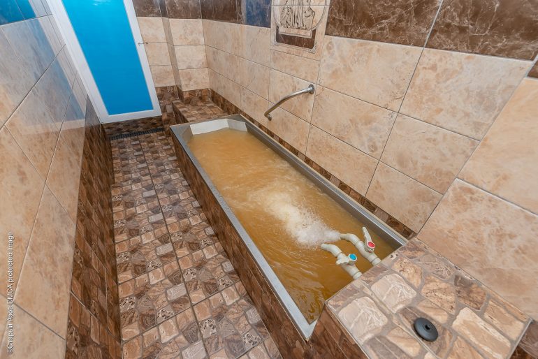 Ванна с термальной водой в водолечебнице