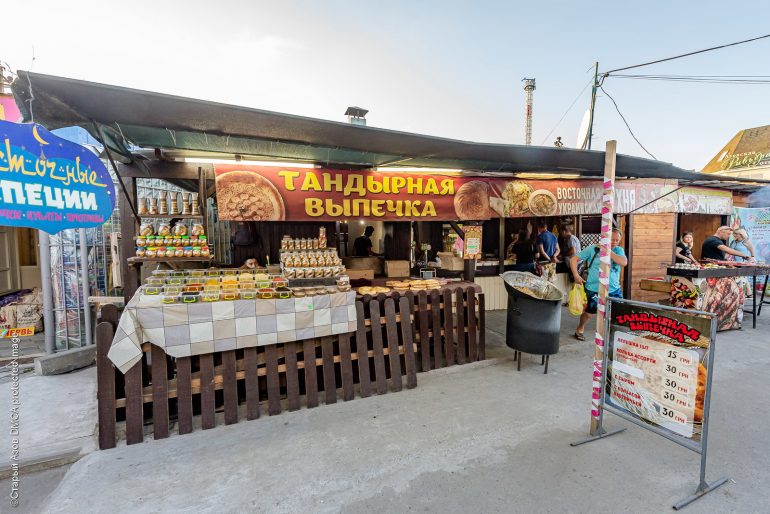Кафе в начале косы Пересыпь