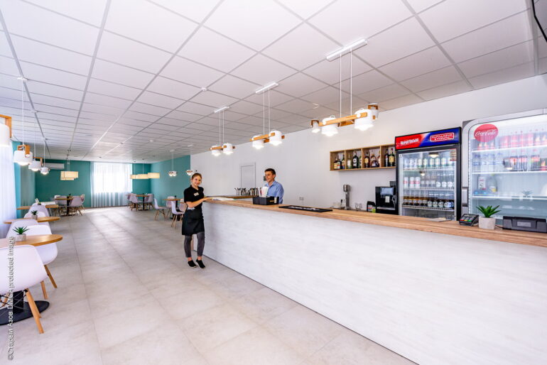 Кафе на приморской базе отдыха